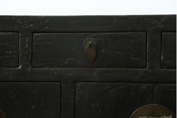 韓国ヴィンテージ　李朝デザイン　真鍮(しんちゅう)金具付き　アンティーク調ローボード　(R-083194)