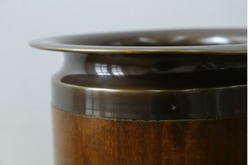中古　イタリア製　真鍮(しんちゅう)金具がクラシカルな雰囲気を高めるアンティーク調のアンブレラスタンド　(R-083198)