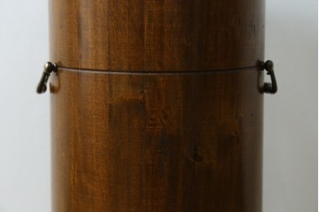 中古　イタリア製　真鍮(しんちゅう)金具がクラシカルな雰囲気を高めるアンティーク調のアンブレラスタンド　(R-083198)
