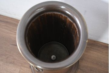 中古　イタリア製　真鍮(しんちゅう)金具がクラシカルな雰囲気を高めるアンティーク調のアンブレラスタンド(ブラス、傘立て、店舗什器)(R-083198)