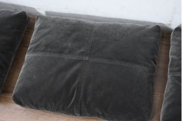 中古　美品　arflex(アルフレックス)　BRERA(ブレラ)　高級感を醸し出す羽毛クッション3個セット(インテリア小物)(定価約11万円)(R-083199)