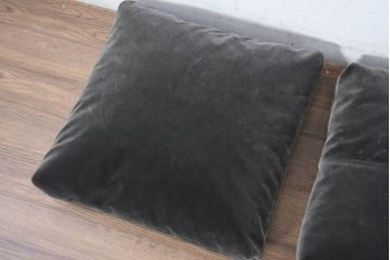 中古　美品　arflex(アルフレックス)　BRERA(ブレラ)　高級感を醸し出す羽毛クッション3個セット(インテリア小物)(定価約11万円)(R-083199)