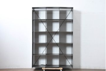 中古　美品　鉄工所ハンドメイド　鉄板　無骨でスタイリッシュ!!インダストリアルな空間演出に最適なマス目シェルフ(飾り棚、本棚、ディスプレイラック、オープンラック、ブックシェルフ、オープンシェルフ)(R-083200)