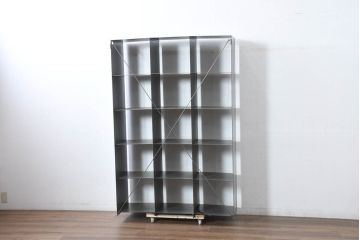 中古　美品　鉄工所ハンドメイド　鉄板　無骨でスタイリッシュ!!インダストリアルな空間演出に最適なマス目シェルフ(飾り棚、本棚、ディスプレイラック、オープンラック、ブックシェルフ、オープンシェルフ)(R-083200)