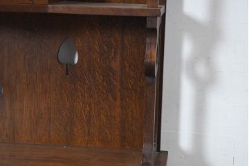 イギリスアンティーク　希少デザイン　オーク材　アールデコ　スペード抜きが珍しい銅板装飾扉のビューロー付きキャビネット(ライティングビューロー、ライティングデスク、机、ワークデスク、引き出し、在宅用、在宅ワーク用、簿記机、英国)(R-083201)