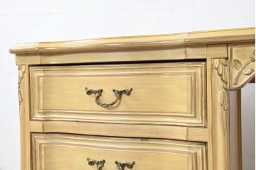 中古　イタリア輸入家具　かわいいロココデザイン　アンティーク調　柔らかなアイボリーカラーが空間を華やかに彩る彫刻入り片袖机(デスク、ワークデスク、片袖デスク、在宅用、在宅ワーク用)(定価約21万円)(R-083203)
