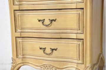 中古　イタリア輸入家具　かわいいロココデザイン　アンティーク調　柔らかなアイボリーカラーが空間を華やかに彩る彫刻入り片袖机(デスク、ワークデスク、片袖デスク、在宅用、在宅ワーク用)(定価約21万円)(R-083203)