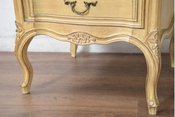 中古　イタリア輸入家具　かわいいロココデザイン　アンティーク調　柔らかなアイボリーカラーが空間を華やかに彩る彫刻入り片袖机(デスク、ワークデスク、片袖デスク、在宅用、在宅ワーク用)(定価約21万円)(R-083203)