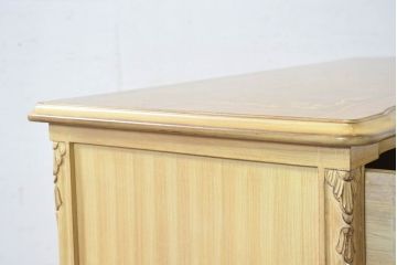 中古　イタリア輸入家具　かわいいロココデザイン　アンティーク調　柔らかなアイボリーカラーが空間を華やかに彩る彫刻入り片袖机(デスク、ワークデスク、片袖デスク、在宅用、在宅ワーク用)(定価約21万円)(R-083203)