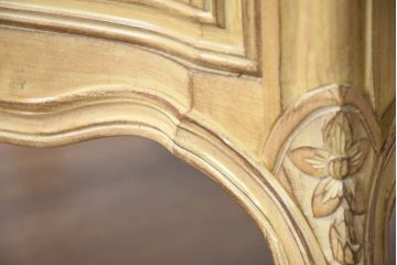 中古　イタリア輸入家具　かわいいロココデザイン　アンティーク調　柔らかなアイボリーカラーが空間を華やかに彩る彫刻入り片袖机(デスク、ワークデスク、片袖デスク、在宅用、在宅ワーク用)(定価約21万円)(R-083203)