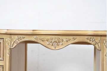 中古　イタリア輸入家具　かわいいロココデザイン　アンティーク調　柔らかなアイボリーカラーが空間を華やかに彩る彫刻入り片袖机(デスク、ワークデスク、片袖デスク、在宅用、在宅ワーク用)(定価約21万円)(R-083204)