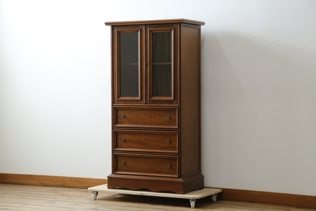 ヨーロッパヴィンテージ　小振りなサイズ!!　落ち着いた木味の縦型キャビネット　(R-083205)