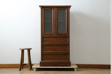ヨーロッパヴィンテージ　小振りなサイズ!!　落ち着いた木味の縦型キャビネット　(R-083205)
