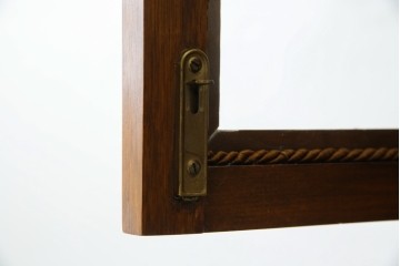 ヨーロッパヴィンテージ　小振りなサイズ!!　落ち着いた木味の縦型キャビネット　(R-083205)