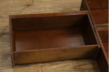 ヨーロッパヴィンテージ　小振りなサイズ!!　落ち着いた木味の縦型キャビネット　(R-083205)