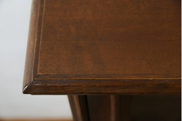 ヨーロッパヴィンテージ　小振りなサイズ!!　落ち着いた木味の縦型キャビネット　(R-083205)