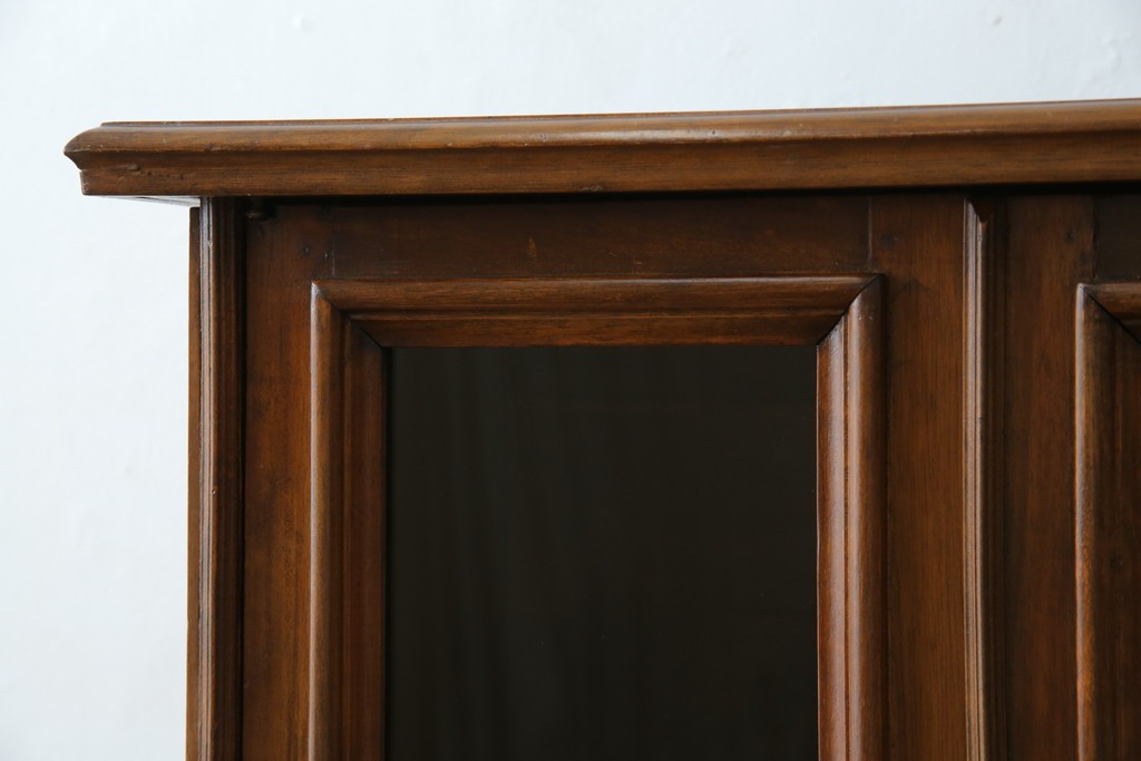 ヨーロッパヴィンテージ　小振りなサイズ!!　落ち着いた木味の縦型キャビネット　(R-083205)