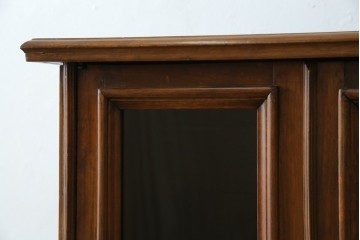 ヨーロッパヴィンテージ　小振りなサイズ!!　落ち着いた木味の縦型キャビネット　(R-083205)