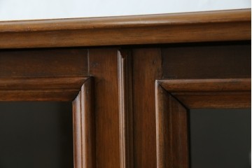 ヨーロッパヴィンテージ　小振りなサイズ!!　落ち着いた木味の縦型キャビネット　(R-083205)