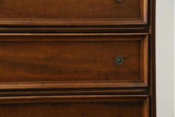 ヨーロッパヴィンテージ　小振りなサイズ!!　落ち着いた木味の縦型キャビネット　(R-083205)