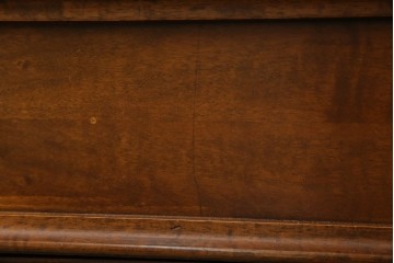 ヨーロッパヴィンテージ　小振りなサイズ!!　落ち着いた木味の縦型キャビネット　(R-083205)