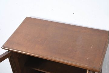 ヨーロッパビンテージ　小振りなサイズ!!　落ち着いた木味の縦型キャビネット(戸棚、収納棚、カップボード、食器棚、ヴィンテージ)(R-083205)