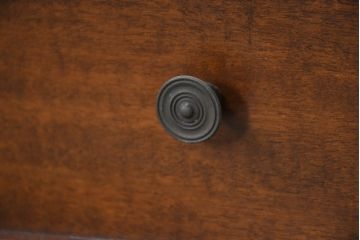 ヨーロッパビンテージ　小振りなサイズ!!　落ち着いた木味の縦型キャビネット(戸棚、収納棚、カップボード、食器棚、ヴィンテージ)(R-083205)