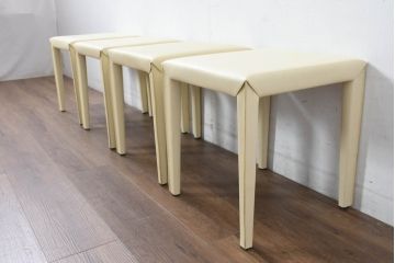 中古　美品　希少な廃番品　AbitaStyle(アビタスタイル)　モダンデザイン　リサイクルレザー　モダンでミニマルなデザインが空間に清潔感を与えるスツール4脚セット(椅子、イス、バラ売り可能)(R-083207)