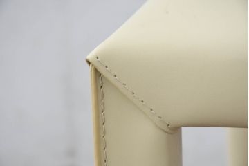 中古　美品　希少な廃番品　AbitaStyle(アビタスタイル)　モダンデザイン　リサイクルレザー　モダンでミニマルなデザインが空間に清潔感を与えるスツール4脚セット(椅子、イス、バラ売り可能)(R-083207)