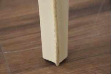中古　美品　希少な廃番品　AbitaStyle(アビタスタイル)　モダンデザイン　リサイクルレザー　モダンでミニマルなデザインが空間に清潔感を与えるスツール4脚セット(椅子、イス、バラ売り可能)(R-083207)