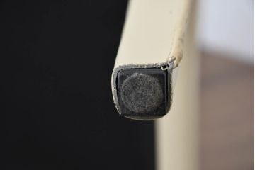 中古　美品　希少な廃番品　AbitaStyle(アビタスタイル)　モダンデザイン　リサイクルレザー　モダンでミニマルなデザインが空間に清潔感を与えるスツール4脚セット(椅子、イス、バラ売り可能)(R-083207)
