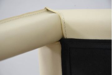 中古　美品　希少な廃番品　AbitaStyle(アビタスタイル)　モダンデザイン　リサイクルレザー　モダンでミニマルなデザインが空間に清潔感を与えるスツール4脚セット(椅子、イス、バラ売り可能)(R-083207)