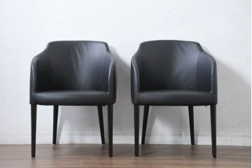 中古　美品　IDC大塚家具取り扱い　Elba(エルバ)　Emozione(エモジオーネ)　モダンな空間に上品なアクセントを添える本革ダイニングチェア2脚セット(レザー、アームチェア、イス、椅子、バラ売り可能)(定価約27万円)(R-083208)