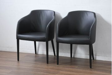 中古　美品　IDC大塚家具取り扱い　Elba(エルバ)　Emozione(エモジオーネ)　モダンな空間に上品なアクセントを添える本革ダイニングチェア2脚セット(レザー、アームチェア、イス、椅子、バラ売り可能)(定価約27万円)(R-083208)
