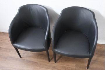 中古　美品　IDC大塚家具取り扱い　Elba(エルバ)　Emozione(エモジオーネ)　モダンな空間に上品なアクセントを添える本革ダイニングチェア2脚セット(レザー、アームチェア、イス、椅子、バラ売り可能)(定価約27万円)(R-083208)