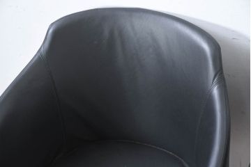 中古　美品　IDC大塚家具取り扱い　Elba(エルバ)　Emozione(エモジオーネ)　モダンな空間に上品なアクセントを添える本革ダイニングチェア2脚セット(レザー、アームチェア、イス、椅子、バラ売り可能)(定価約27万円)(R-083208)
