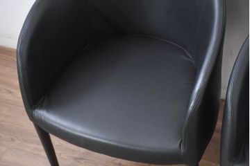 中古　美品　IDC大塚家具取り扱い　Elba(エルバ)　Emozione(エモジオーネ)　モダンな空間に上品なアクセントを添える本革ダイニングチェア2脚セット(レザー、アームチェア、イス、椅子、バラ売り可能)(定価約27万円)(R-083208)