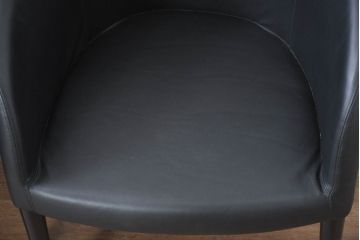 中古　美品　IDC大塚家具取り扱い　Elba(エルバ)　Emozione(エモジオーネ)　モダンな空間に上品なアクセントを添える本革ダイニングチェア2脚セット(レザー、アームチェア、イス、椅子、バラ売り可能)(定価約27万円)(R-083208)