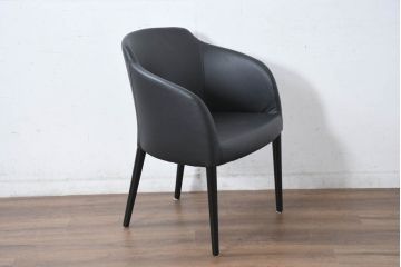 中古　美品　IDC大塚家具取り扱い　Elba(エルバ)　Emozione(エモジオーネ)　モダンな空間に上品なアクセントを添える本革ダイニングチェア2脚セット(レザー、アームチェア、イス、椅子、バラ売り可能)(定価約27万円)(R-083208)