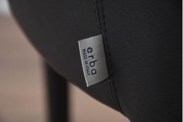 中古　美品　IDC大塚家具取り扱い　Elba(エルバ)　Emozione(エモジオーネ)　モダンな空間に上品なアクセントを添える本革ダイニングチェア2脚セット(レザー、アームチェア、イス、椅子、バラ売り可能)(定価約27万円)(R-083208)