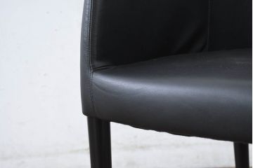中古　美品　IDC大塚家具取り扱い　Elba(エルバ)　Emozione(エモジオーネ)　モダンな空間に上品なアクセントを添える本革ダイニングチェア2脚セット(レザー、アームチェア、イス、椅子、バラ売り可能)(定価約27万円)(R-083208)