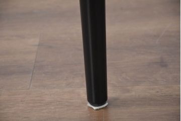 中古　美品　IDC大塚家具取り扱い　Elba(エルバ)　Emozione(エモジオーネ)　モダンな空間に上品なアクセントを添える本革ダイニングチェア2脚セット(レザー、アームチェア、イス、椅子、バラ売り可能)(定価約27万円)(R-083208)