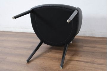 中古　美品　IDC大塚家具取り扱い　Elba(エルバ)　Emozione(エモジオーネ)　モダンな空間に上品なアクセントを添える本革ダイニングチェア2脚セット(レザー、アームチェア、イス、椅子、バラ売り可能)(定価約27万円)(R-083208)