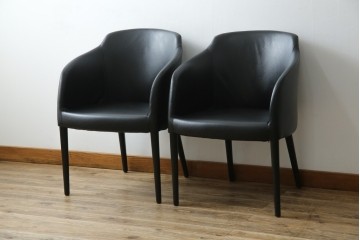 中古　美品　IDC大塚家具取り扱い　Elba(エルバ)　Emozione(エモジオーネ)　モダンな空間に上品なアクセントを添える本革ダイニングチェア2脚　セット定価約27万円　(R-083208)