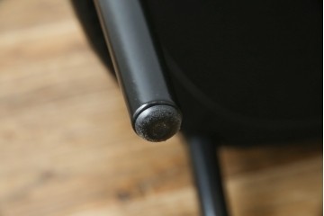 中古　美品　IDC大塚家具取り扱い　Elba(エルバ)　Emozione(エモジオーネ)　モダンな空間に上品なアクセントを添える本革ダイニングチェア2脚　セット定価約27万円　(R-083208)