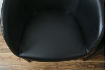 中古　美品　IDC大塚家具取り扱い　Elba(エルバ)　Emozione(エモジオーネ)　モダンな空間に上品なアクセントを添える本革ダイニングチェア2脚　セット定価約27万円　(R-083208)