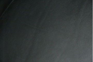 中古　美品　IDC大塚家具取り扱い　Elba(エルバ)　Emozione(エモジオーネ)　モダンな空間に上品なアクセントを添える本革ダイニングチェア2脚　セット定価約27万円　(R-083208)