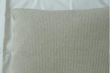 中古　美品　arflex(アルフレックス)　sona(ソーナ)　ファブリックが高級感を醸し出すクッション　定価約5.5万円　(R-083210)
