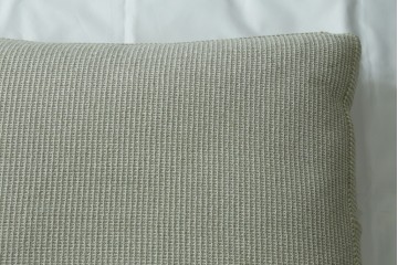 中古　美品　arflex(アルフレックス)　sona(ソーナ)　ファブリックが高級感を醸し出すクッション　定価約5.5万円　(R-083210)