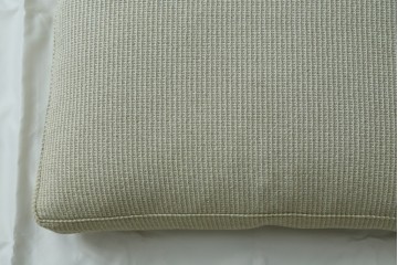 中古　美品　arflex(アルフレックス)　sona(ソーナ)　ファブリックが高級感を醸し出すクッション　定価約5.5万円　(R-083210)